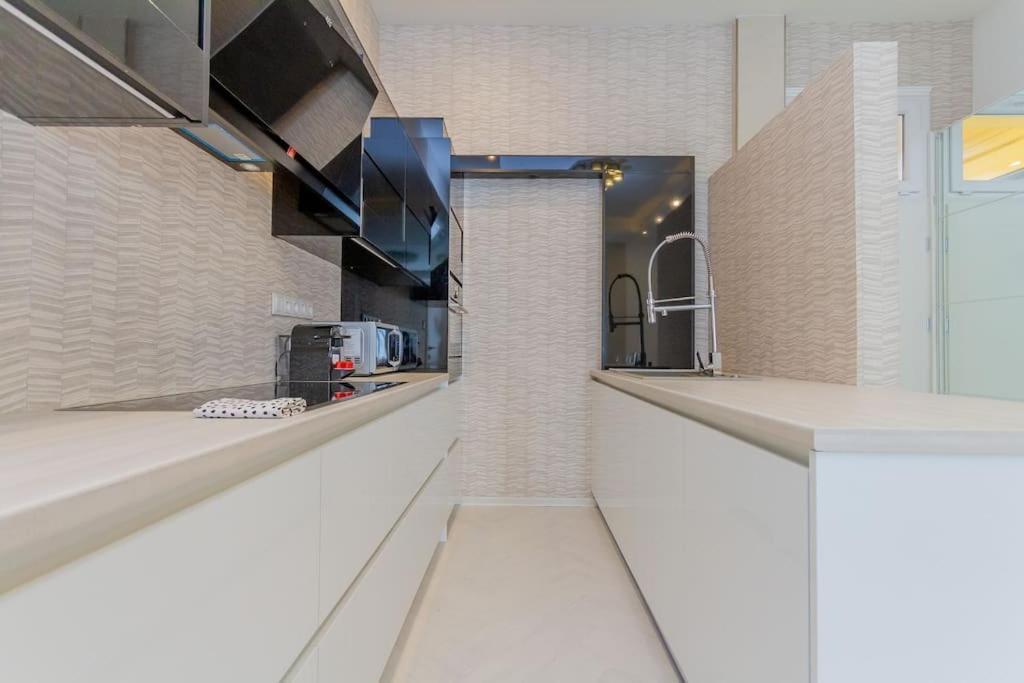 בודפשט The Opulent Oasis By Newave Apartments מראה חיצוני תמונה